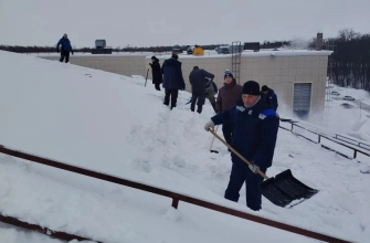 img 20260220 160213 Сегодня, 20 февраля, были проведены работы по очистке крыши СЗК «Дизель-арена» от снега